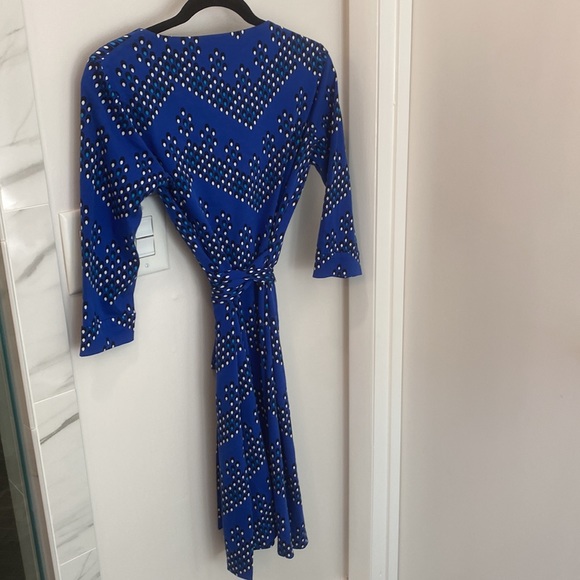 Diane von Furstenberg DVF New Julian two Wrap Blue geometric Dots Print Dress 4 - Picture 5 of 5
